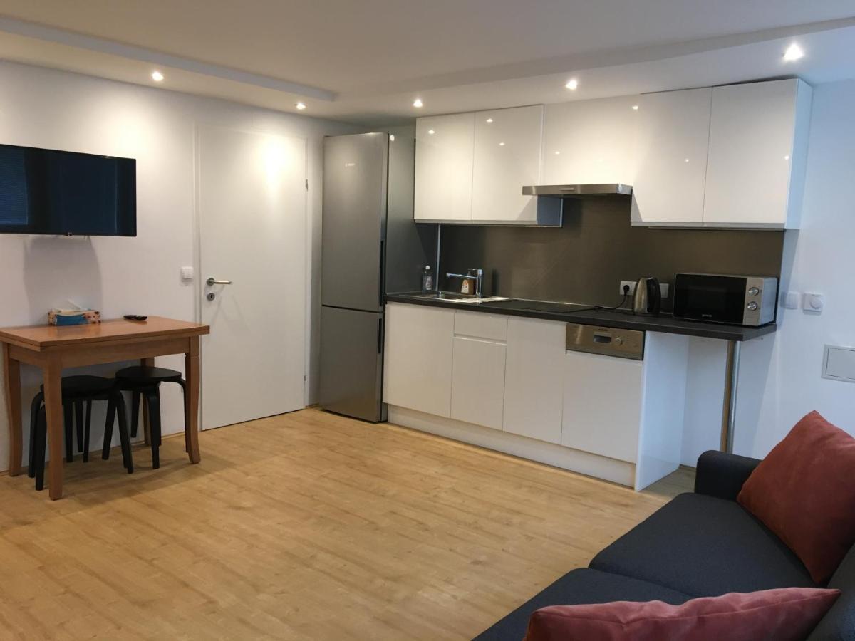 Cosy Flat In The Quiet Area With Own Garden, Free Parking And Direct Public Transport Link To The Centre Apartment Vienna Exterior photo